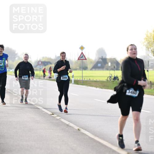 12.04.2026 - 45. Internationalen Wilhelmsburger Insellauf Dr. Thomas Lammeyer http://msf.ph/oto/9448738 12.04.2026 10:36:11 Laufen 4971, 3748, 4956, 5806, 3460 meine-sportfotos.de