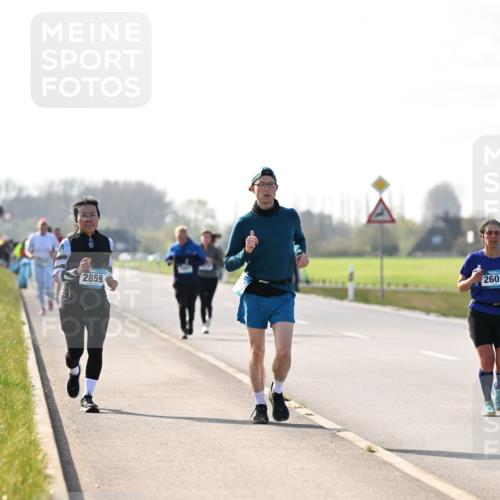 12.04.2026 - 45. Internationalen Wilhelmsburger Insellauf Dr. Thomas Lammeyer http://msf.ph/oto/9448936 12.04.2026 10:36:51 Laufen 2859, 2601 meine-sportfotos.de