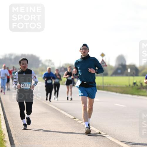 12.04.2026 - 45. Internationalen Wilhelmsburger Insellauf Dr. Thomas Lammeyer http://msf.ph/oto/9448942 12.04.2026 10:36:53 Laufen 2859, 2601 meine-sportfotos.de