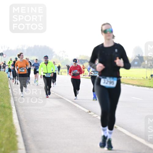 12.04.2026 - 45. Internationalen Wilhelmsburger Insellauf Dr. Thomas Lammeyer http://msf.ph/oto/9449091 12.04.2026 10:37:26 Laufen 5367, 323, 3018, 2644, 32, 95 meine-sportfotos.de