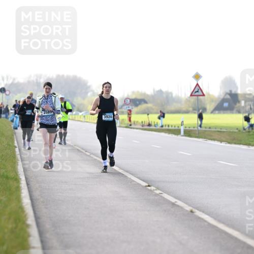 12.04.2026 - 45. Internationalen Wilhelmsburger Insellauf Dr. Thomas Lammeyer http://msf.ph/oto/9449249 12.04.2026 10:37:59 Laufen 382, 2585, 3920 meine-sportfotos.de