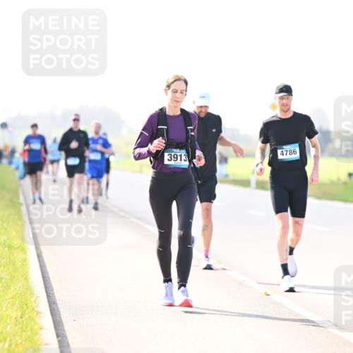12.04.2026 - 45. Internationalen Wilhelmsburger Insellauf Dr. Thomas Lammeyer http://msf.ph/oto/9449459 12.04.2026 10:38:38 Laufen 3913, 4786 meine-sportfotos.de