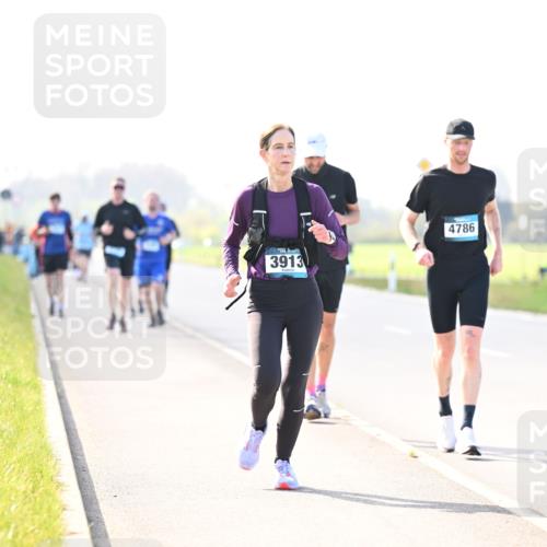 12.04.2026 - 45. Internationalen Wilhelmsburger Insellauf Dr. Thomas Lammeyer http://msf.ph/oto/9449461 12.04.2026 10:38:38 Laufen 3913, 4786 meine-sportfotos.de