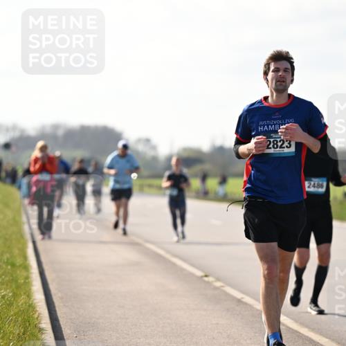 12.04.2026 - 45. Internationalen Wilhelmsburger Insellauf Dr. Thomas Lammeyer http://msf.ph/oto/9449546 12.04.2026 10:38:55 Laufen 45, 2823, 2486 meine-sportfotos.de
