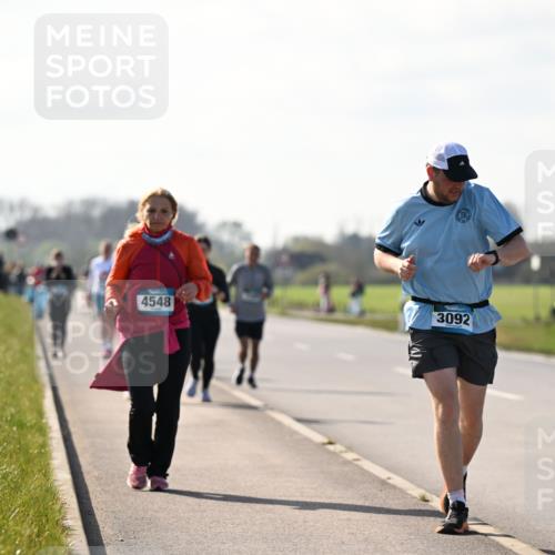 12.04.2026 - 45. Internationalen Wilhelmsburger Insellauf Dr. Thomas Lammeyer http://msf.ph/oto/9449592 12.04.2026 10:39:05 Laufen 4548, 3092, 3155 meine-sportfotos.de
