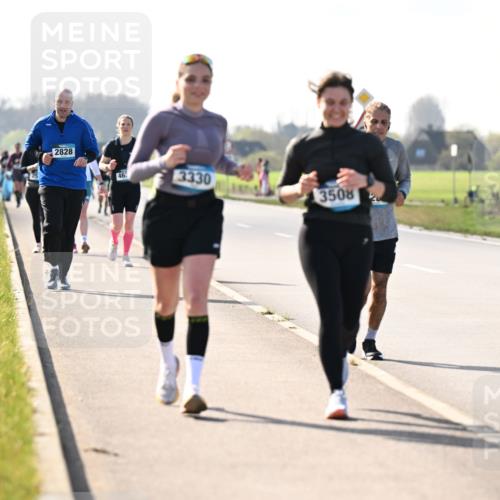 12.04.2026 - 45. Internationalen Wilhelmsburger Insellauf Dr. Thomas Lammeyer http://msf.ph/oto/9449631 12.04.2026 10:39:12 Laufen 2828, 46, 3330, 3508 meine-sportfotos.de