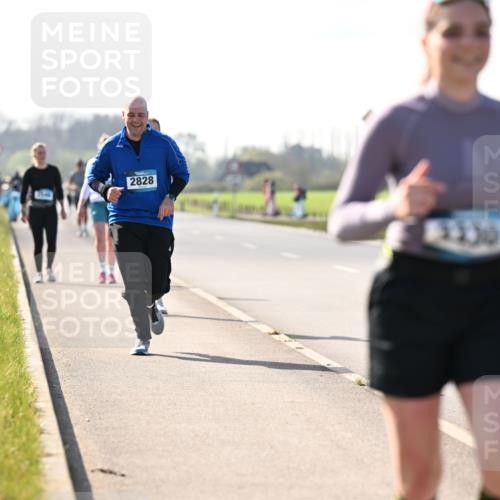 12.04.2026 - 45. Internationalen Wilhelmsburger Insellauf Dr. Thomas Lammeyer http://msf.ph/oto/9449648 12.04.2026 10:39:15 Laufen 2828, 3330, 22 meine-sportfotos.de