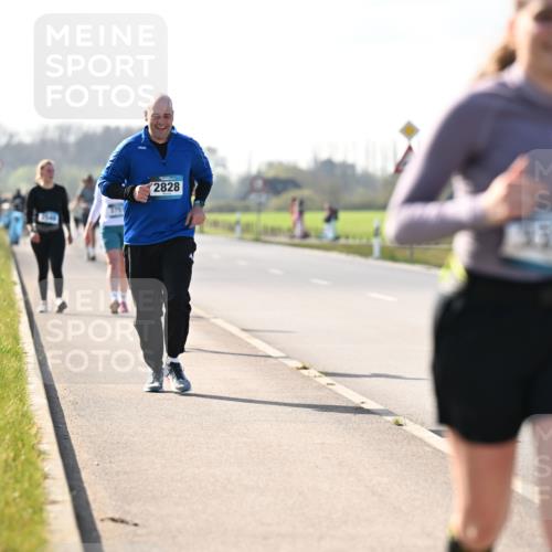 12.04.2026 - 45. Internationalen Wilhelmsburger Insellauf Dr. Thomas Lammeyer http://msf.ph/oto/9449649 12.04.2026 10:39:15 Laufen 2828, 3330 meine-sportfotos.de