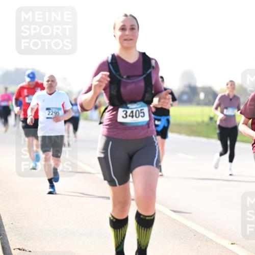 12.04.2026 - 45. Internationalen Wilhelmsburger Insellauf Dr. Thomas Lammeyer http://msf.ph/oto/9449712 12.04.2026 10:39:43 Laufen 2295, 3405, 2753 meine-sportfotos.de