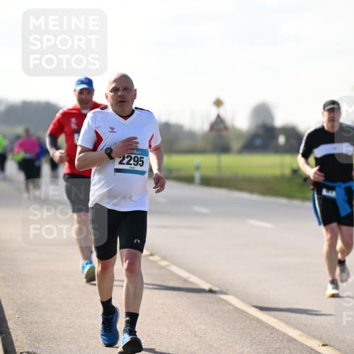 12.04.2026 - 45. Internationalen Wilhelmsburger Insellauf Dr. Thomas Lammeyer http://msf.ph/oto/9449720 12.04.2026 10:39:47 Laufen 2295 meine-sportfotos.de