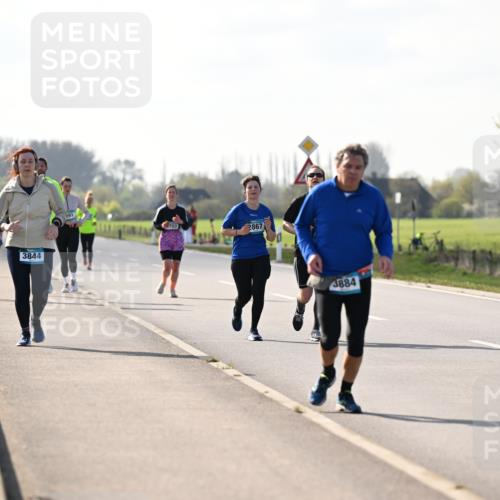 12.04.2026 - 45. Internationalen Wilhelmsburger Insellauf Dr. Thomas Lammeyer http://msf.ph/oto/9449813 12.04.2026 10:40:04 Laufen 530, 2867, 3844, 3884, 24 meine-sportfotos.de