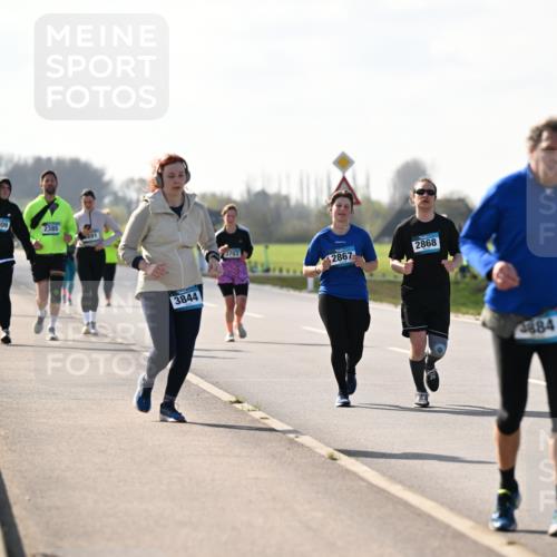 12.04.2026 - 45. Internationalen Wilhelmsburger Insellauf Dr. Thomas Lammeyer http://msf.ph/oto/9449824 12.04.2026 10:40:06 Laufen 5309, 2385, 891, 3844, 3703, 2867, 2868, 884, 27 meine-sportfotos.de