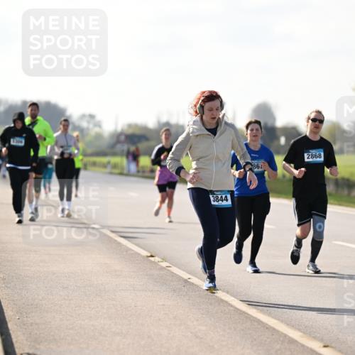 12.04.2026 - 45. Internationalen Wilhelmsburger Insellauf Dr. Thomas Lammeyer http://msf.ph/oto/9449830 12.04.2026 10:40:07 Laufen 3844, 862, 2868, 3884 meine-sportfotos.de