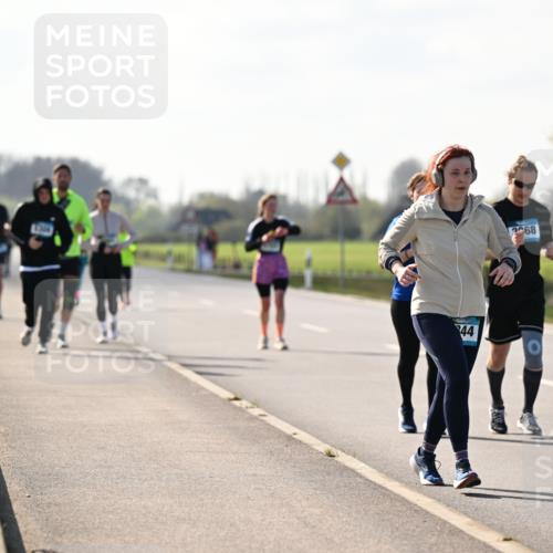12.04.2026 - 45. Internationalen Wilhelmsburger Insellauf Dr. Thomas Lammeyer http://msf.ph/oto/9449834 12.04.2026 10:40:07 Laufen 44, 2068 meine-sportfotos.de