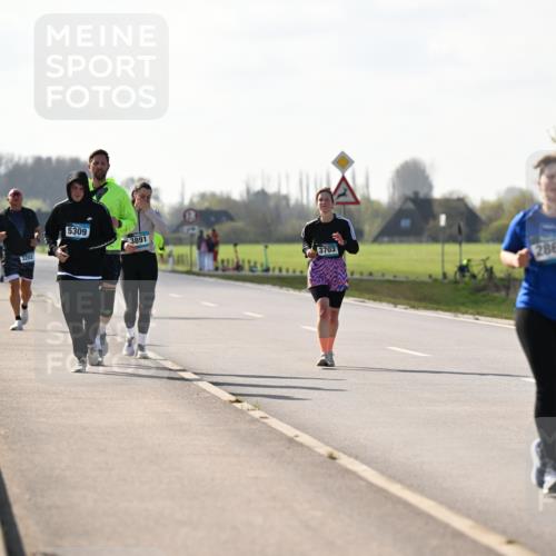 12.04.2026 - 45. Internationalen Wilhelmsburger Insellauf Dr. Thomas Lammeyer http://msf.ph/oto/9449844 12.04.2026 10:40:09 Laufen 3202, 5309, 3891, 3703, 2863 meine-sportfotos.de