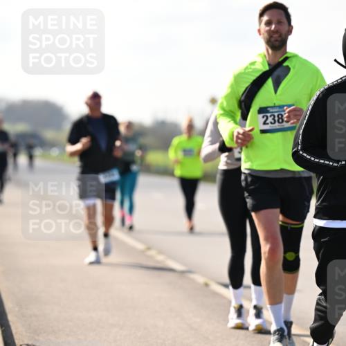 12.04.2026 - 45. Internationalen Wilhelmsburger Insellauf Dr. Thomas Lammeyer http://msf.ph/oto/9449891 12.04.2026 10:40:18 Laufen 2383, 45, 5309 meine-sportfotos.de