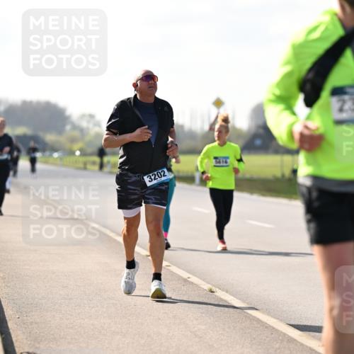 12.04.2026 - 45. Internationalen Wilhelmsburger Insellauf Dr. Thomas Lammeyer http://msf.ph/oto/9449898 12.04.2026 10:40:19 Laufen 3202, 2385 meine-sportfotos.de