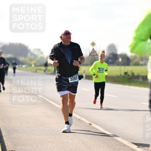 12.04.2026 - 45. Internationalen Wilhelmsburger Insellauf Dr. Thomas Lammeyer http://msf.ph/oto/9449901 12.04.2026 10:40:20 Laufen 3202 meine-sportfotos.de