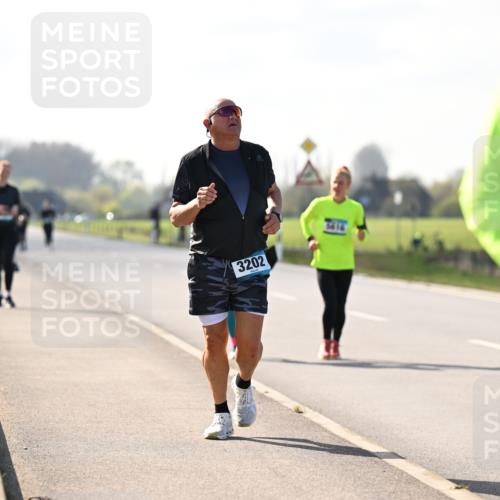 12.04.2026 - 45. Internationalen Wilhelmsburger Insellauf Dr. Thomas Lammeyer http://msf.ph/oto/9449902 12.04.2026 10:40:20 Laufen 3202, 1616 meine-sportfotos.de