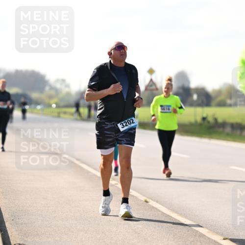 12.04.2026 - 45. Internationalen Wilhelmsburger Insellauf Dr. Thomas Lammeyer http://msf.ph/oto/9449903 12.04.2026 10:40:20 Laufen 3202 meine-sportfotos.de