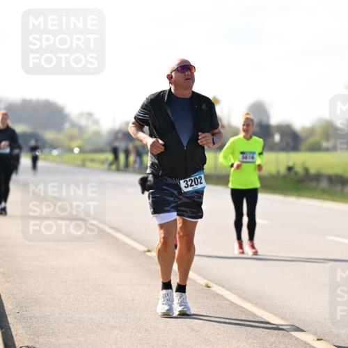 12.04.2026 - 45. Internationalen Wilhelmsburger Insellauf Dr. Thomas Lammeyer http://msf.ph/oto/9449905 12.04.2026 10:40:20 Laufen 3202 meine-sportfotos.de