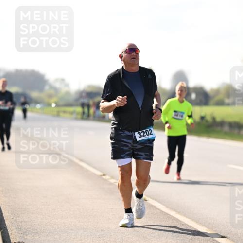 12.04.2026 - 45. Internationalen Wilhelmsburger Insellauf Dr. Thomas Lammeyer http://msf.ph/oto/9449907 12.04.2026 10:40:20 Laufen 3202 meine-sportfotos.de