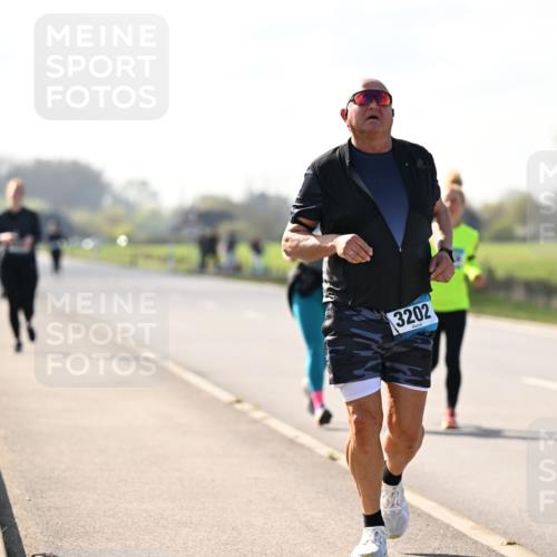 12.04.2026 - 45. Internationalen Wilhelmsburger Insellauf Dr. Thomas Lammeyer http://msf.ph/oto/9449912 12.04.2026 10:40:21 Laufen 3202 meine-sportfotos.de