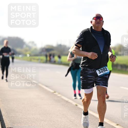 12.04.2026 - 45. Internationalen Wilhelmsburger Insellauf Dr. Thomas Lammeyer http://msf.ph/oto/9449914 12.04.2026 10:40:21 Laufen 3202 meine-sportfotos.de