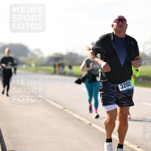 12.04.2026 - 45. Internationalen Wilhelmsburger Insellauf Dr. Thomas Lammeyer http://msf.ph/oto/9449915 12.04.2026 10:40:22 Laufen 3202 meine-sportfotos.de