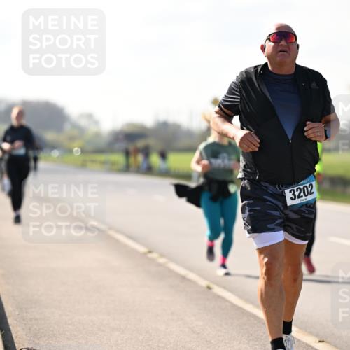 12.04.2026 - 45. Internationalen Wilhelmsburger Insellauf Dr. Thomas Lammeyer http://msf.ph/oto/9449916 12.04.2026 10:40:22 Laufen 3202 meine-sportfotos.de