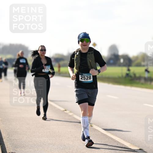 12.04.2026 - 45. Internationalen Wilhelmsburger Insellauf Dr. Thomas Lammeyer http://msf.ph/oto/9449976 12.04.2026 10:40:35 Laufen 215, 2528 meine-sportfotos.de