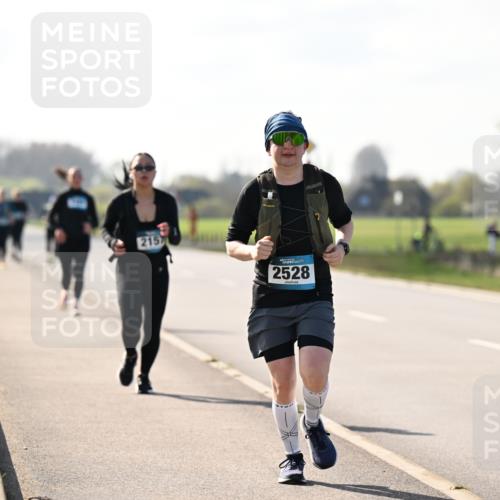 12.04.2026 - 45. Internationalen Wilhelmsburger Insellauf Dr. Thomas Lammeyer http://msf.ph/oto/9449977 12.04.2026 10:40:35 Laufen 2157, 45, 2528 meine-sportfotos.de