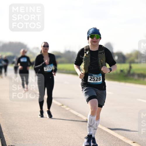 12.04.2026 - 45. Internationalen Wilhelmsburger Insellauf Dr. Thomas Lammeyer http://msf.ph/oto/9449980 12.04.2026 10:40:36 Laufen 215, 2528 meine-sportfotos.de