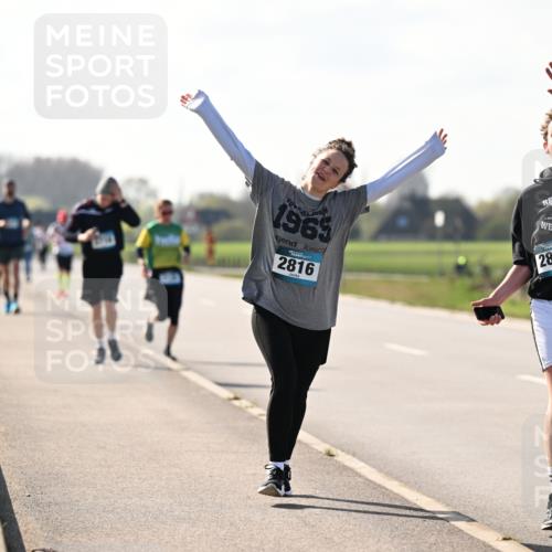 12.04.2026 - 45. Internationalen Wilhelmsburger Insellauf Dr. Thomas Lammeyer http://msf.ph/oto/9450071 12.04.2026 10:41:03 Laufen 1965, 2816, 2817 meine-sportfotos.de