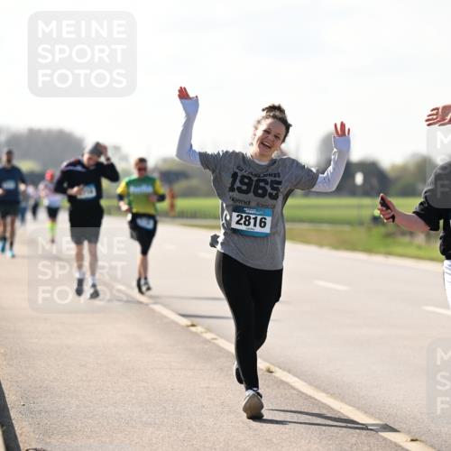 12.04.2026 - 45. Internationalen Wilhelmsburger Insellauf Dr. Thomas Lammeyer http://msf.ph/oto/9450072 12.04.2026 10:41:03 Laufen 1965, 2816, 2817 meine-sportfotos.de