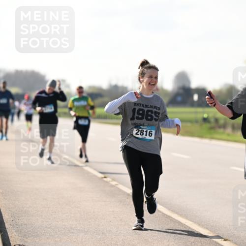 12.04.2026 - 45. Internationalen Wilhelmsburger Insellauf Dr. Thomas Lammeyer http://msf.ph/oto/9450073 12.04.2026 10:41:03 Laufen 1969, 2816, 2817 meine-sportfotos.de