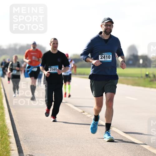 12.04.2026 - 45. Internationalen Wilhelmsburger Insellauf Dr. Thomas Lammeyer http://msf.ph/oto/9450122 12.04.2026 10:41:15 Laufen 2565, 2410 meine-sportfotos.de