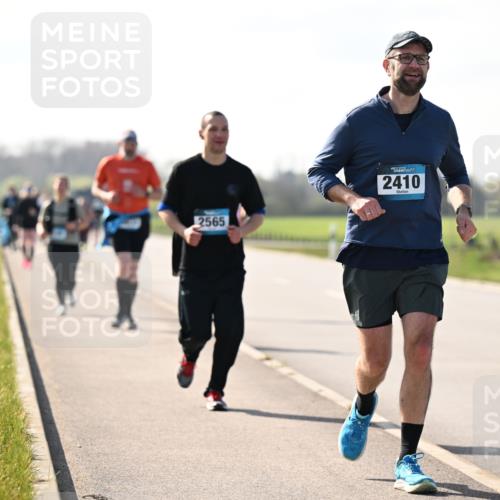12.04.2026 - 45. Internationalen Wilhelmsburger Insellauf Dr. Thomas Lammeyer http://msf.ph/oto/9450124 12.04.2026 10:41:16 Laufen 2565, 2410 meine-sportfotos.de