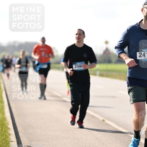 12.04.2026 - 45. Internationalen Wilhelmsburger Insellauf Dr. Thomas Lammeyer http://msf.ph/oto/9450130 12.04.2026 10:41:16 Laufen 256, 45, 2410 meine-sportfotos.de