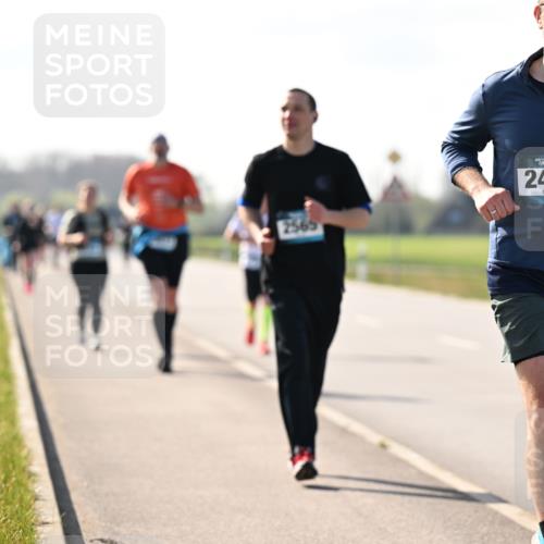 12.04.2026 - 45. Internationalen Wilhelmsburger Insellauf Dr. Thomas Lammeyer http://msf.ph/oto/9450131 12.04.2026 10:41:17 Laufen 4, 2410 meine-sportfotos.de