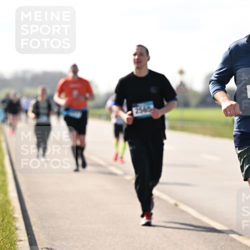 12.04.2026 - 45. Internationalen Wilhelmsburger Insellauf Dr. Thomas Lammeyer http://msf.ph/oto/9450132 12.04.2026 10:41:17 Laufen 2565, 2410 meine-sportfotos.de