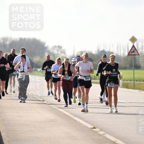 12.04.2026 - 45. Internationalen Wilhelmsburger Insellauf Dr. Thomas Lammeyer http://msf.ph/oto/9450197 12.04.2026 10:41:36 Laufen 3832, 2526, 3847, 3832 meine-sportfotos.de