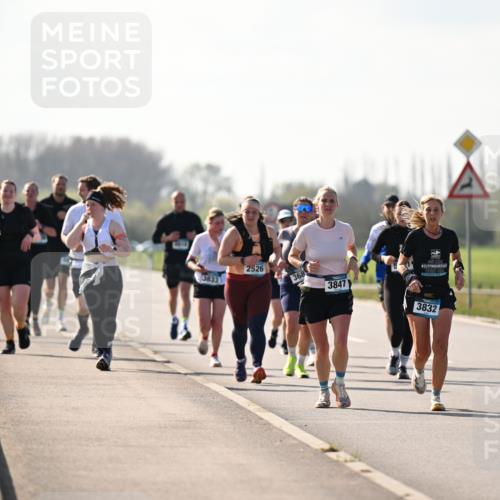 12.04.2026 - 45. Internationalen Wilhelmsburger Insellauf Dr. Thomas Lammeyer http://msf.ph/oto/9450202 12.04.2026 10:41:37 Laufen 2526, 3833, 368, 3847, 45, 200, 3832 meine-sportfotos.de