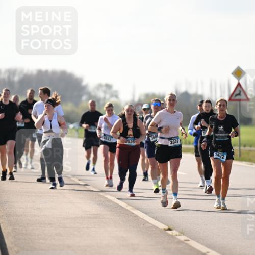 12.04.2026 - 45. Internationalen Wilhelmsburger Insellauf Dr. Thomas Lammeyer http://msf.ph/oto/9450203 12.04.2026 10:41:37 Laufen 3833, 368, 2526, 3847, 2023, 3832 meine-sportfotos.de