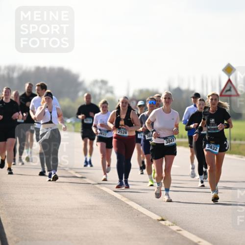 12.04.2026 - 45. Internationalen Wilhelmsburger Insellauf Dr. Thomas Lammeyer http://msf.ph/oto/9450204 12.04.2026 10:41:37 Laufen 2526, 368, 3847, 3832 meine-sportfotos.de