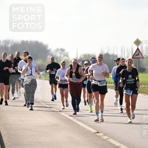 12.04.2026 - 45. Internationalen Wilhelmsburger Insellauf Dr. Thomas Lammeyer http://msf.ph/oto/9450205 12.04.2026 10:41:37 Laufen 4914, 333, 2526, 24, 3847, 2023, 3832 meine-sportfotos.de