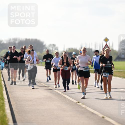 12.04.2026 - 45. Internationalen Wilhelmsburger Insellauf Dr. Thomas Lammeyer http://msf.ph/oto/9450208 12.04.2026 10:41:38 Laufen 2526, 3847, 3832 meine-sportfotos.de