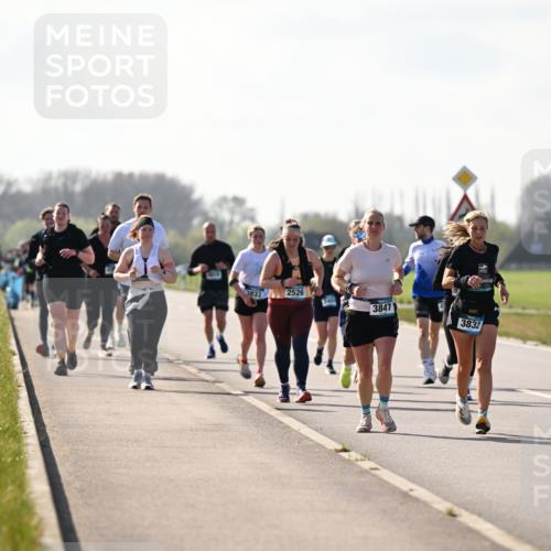 12.04.2026 - 45. Internationalen Wilhelmsburger Insellauf Dr. Thomas Lammeyer http://msf.ph/oto/9450209 12.04.2026 10:41:38 Laufen 3833, 2526, 3847, 3832 meine-sportfotos.de