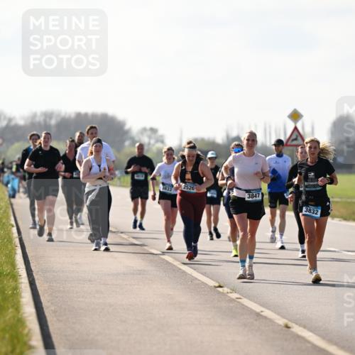 12.04.2026 - 45. Internationalen Wilhelmsburger Insellauf Dr. Thomas Lammeyer http://msf.ph/oto/9450212 12.04.2026 10:41:38 Laufen 2526, 3833, 3847, 3832 meine-sportfotos.de