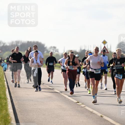12.04.2026 - 45. Internationalen Wilhelmsburger Insellauf Dr. Thomas Lammeyer http://msf.ph/oto/9450217 12.04.2026 10:41:39 Laufen 2526, 3847, 20, 3832 meine-sportfotos.de
